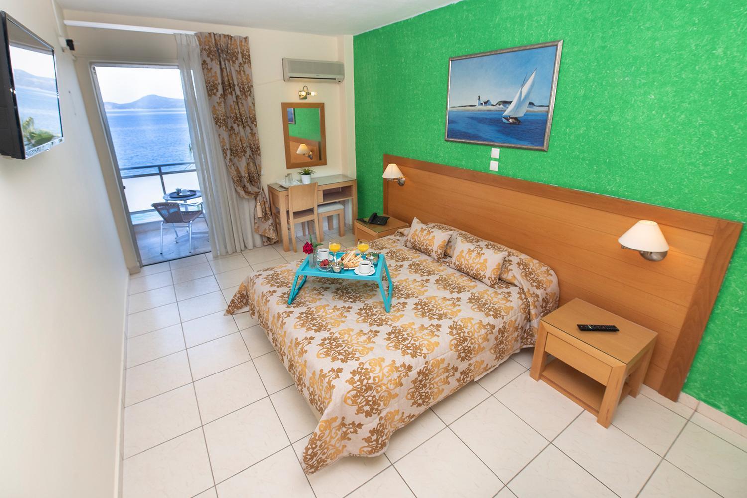 Avra Hotel Méthana Pokoj fotografie